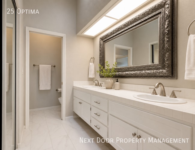 Building Photo - 25 Optima-