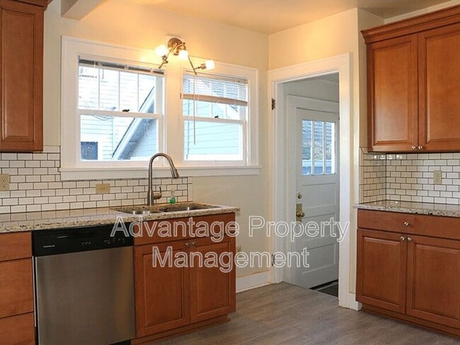 Building Photo - 1762 NW Harrison Blvd