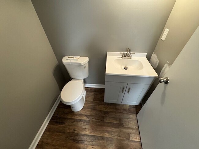 Building Photo - 1904 Lyle Dr