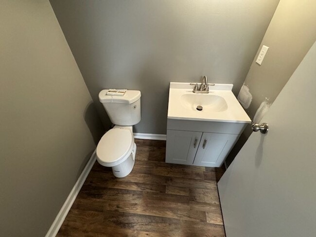 Building Photo - MOVE IN SPECIAL AVAILABLE!!