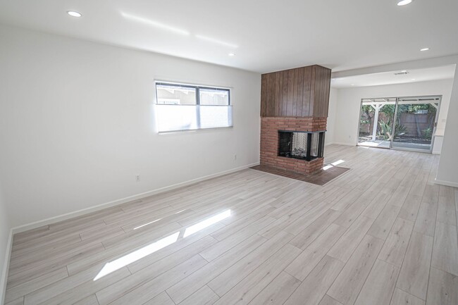 Building Photo - COMING SOON! Canoga Park 4-Bedroom Home fo...