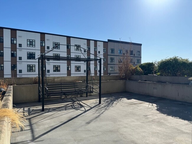 Building Photo - CLICK "REQUEST A TOUR" NOW!