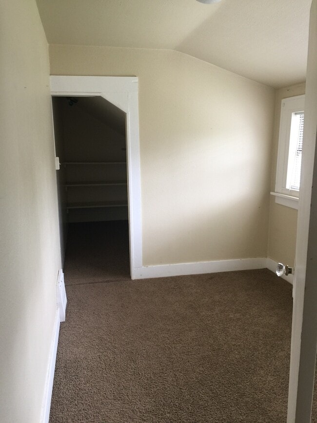 Building Photo - Charming Vintage Home for Rent in Camas!