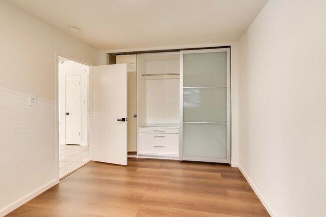 Building Photo - 1707 Shore Line Dr