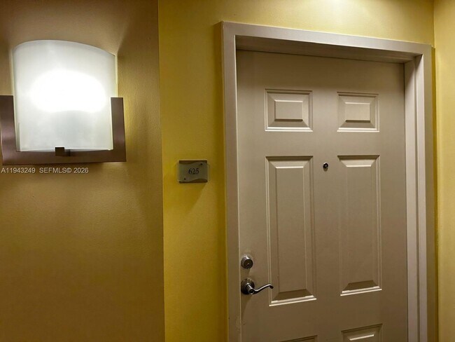 Building Photo - 2000 N Bayshore Dr