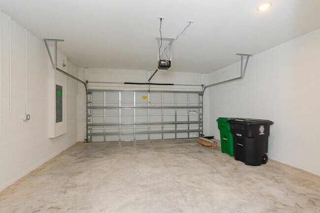 Building Photo - 10307 Dreamweaver Rd