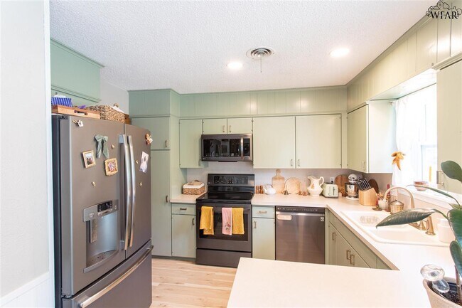 Building Photo - 2913 Radney Ln