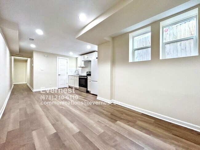 Building Photo - 998 Mayson Turner Rd NW