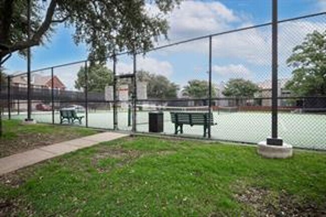 Building Photo - 4242 N Capistrano Dr