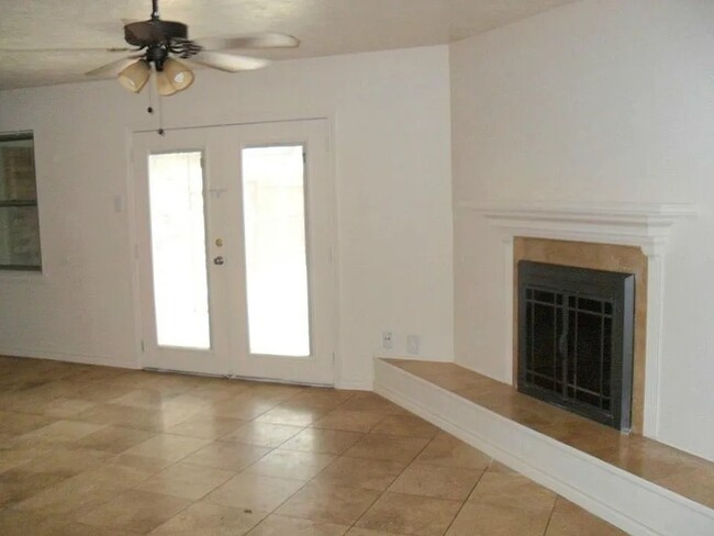 Building Photo - 1615 Springbrook St