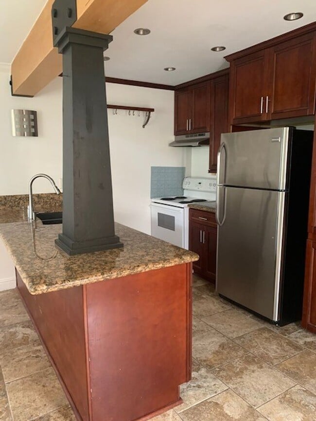 Building Photo - 1bd/1ba Lower, corner unit. Steps from BBQ area and laundry facilities.  Water/Sewer/Trash included!