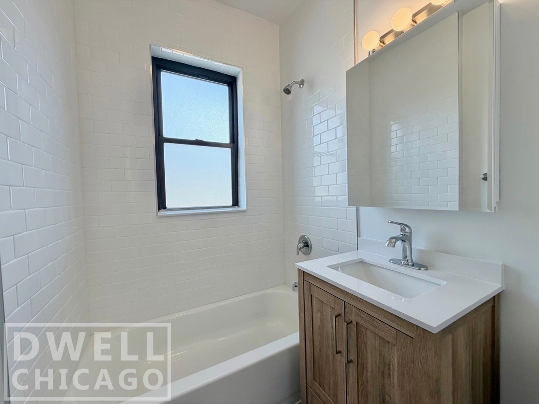 Building Photo - 2510 N Kedzie Blvd