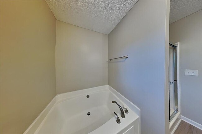 Building Photo - 102 Ashford Dr