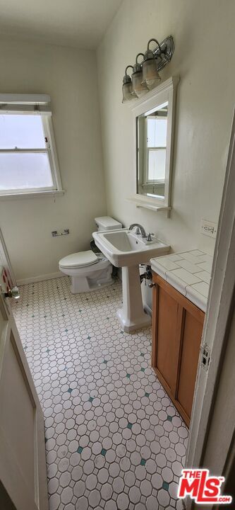 Building Photo - 1338 S Dunsmuir Ave