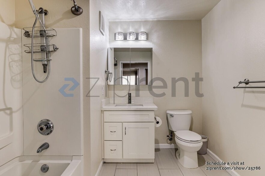 Building Photo - 821 Printempo Pl