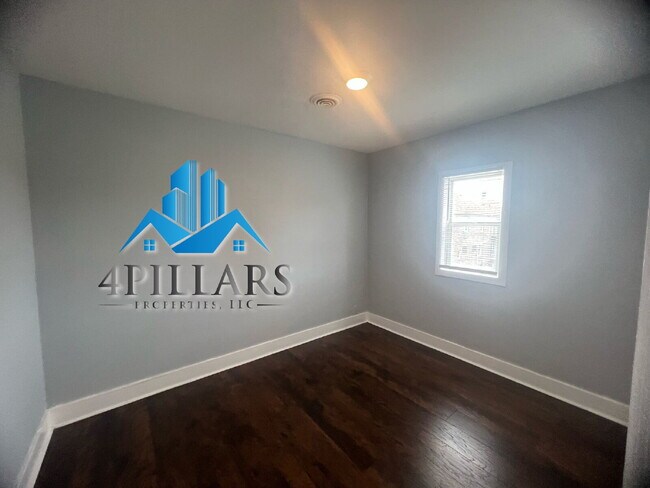 Building Photo - 1120 W 150th St