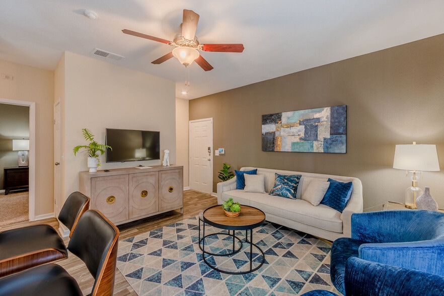 Building Photo - Country Club