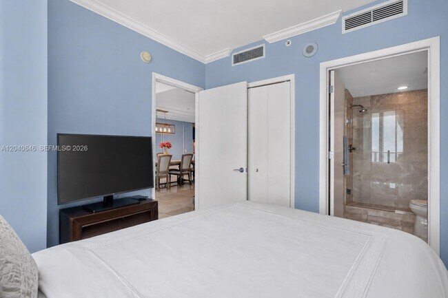 Building Photo - 17001 Collins Ave