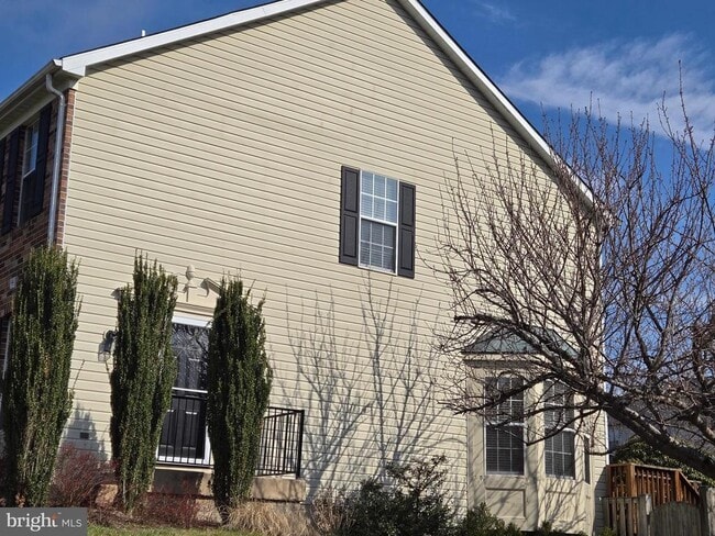 Building Photo - 300 Cinnabar Ln