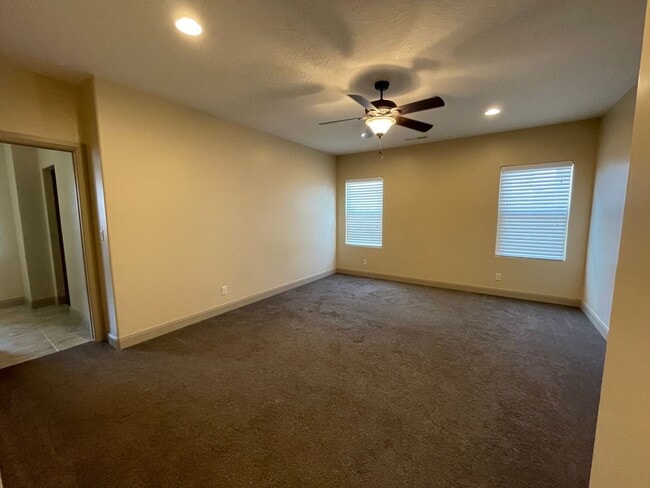Building Photo - Pet-Friendly Three Bedroom Home in Riversi...
