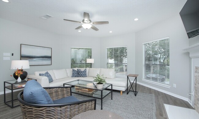 Building Photo - 131 Pine Rd