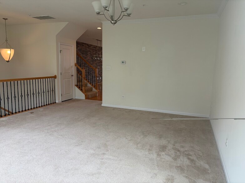 Building Photo - 3190 Yeager Dr