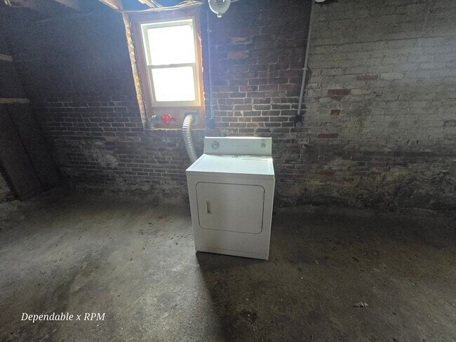 Building Photo - 232 Nahatan St