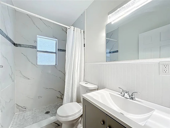 Building Photo - 944 18th Ave S