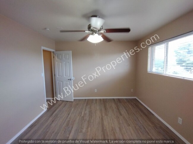 Building Photo - Two Story Townhome, 3 Bed and 1 1/2 Bath