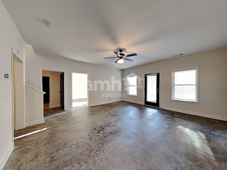 Building Photo - 2565 Dolostone Way