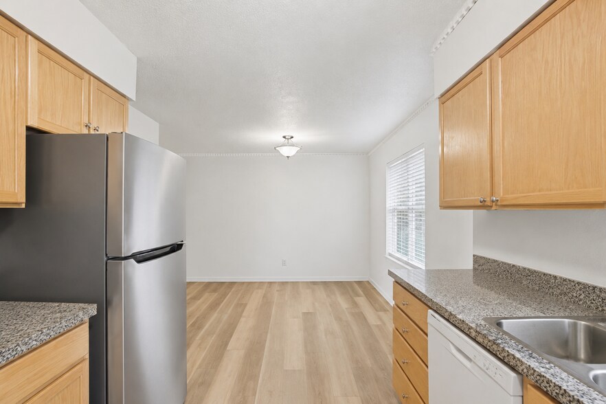 Building Photo - 1054 W 20th Ave