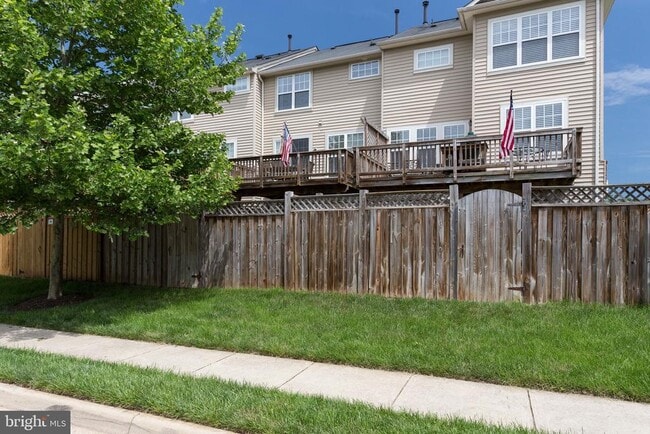 Building Photo - 43237 Highgrove Terrace