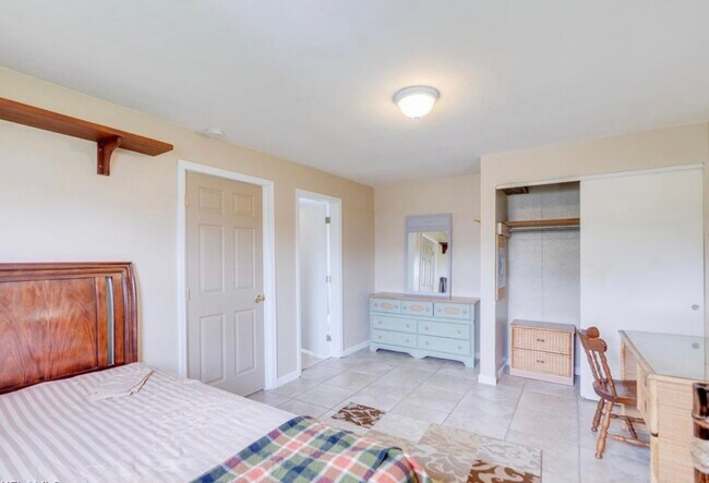 Building Photo - 144 Vermont Ave