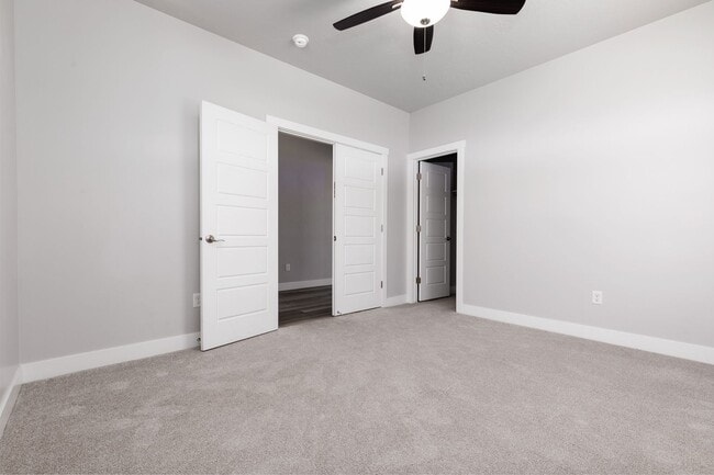 Building Photo - 6118 S Salix Wy