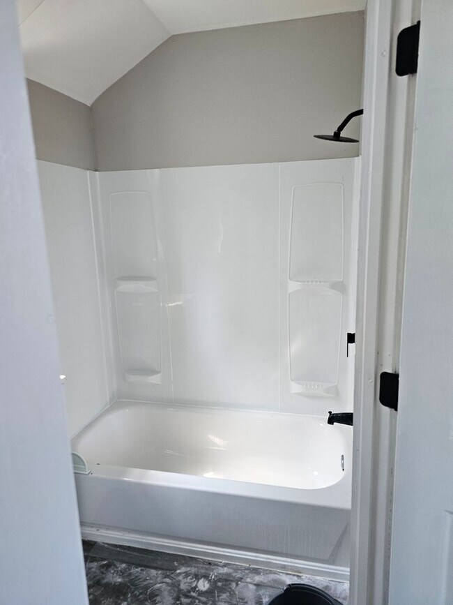 Building Photo - Central Ave