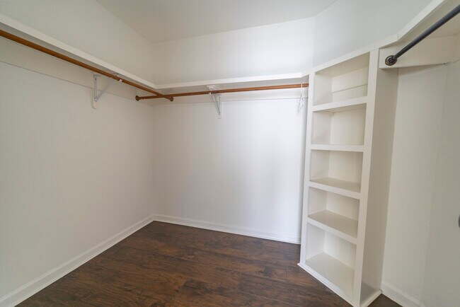 Building Photo - 35576 Melrose Ave