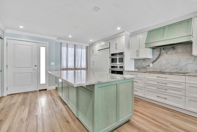 Building Photo - 911 Ocean Dr