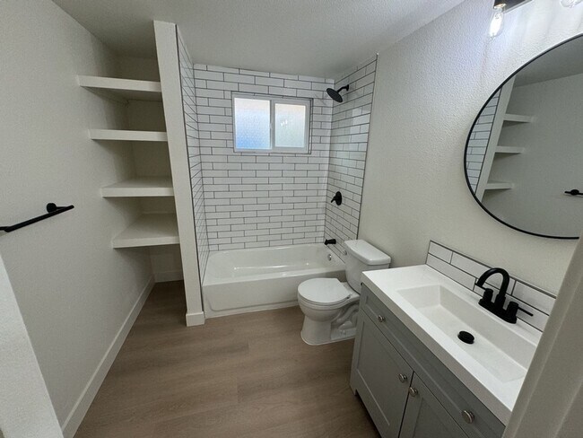 Building Photo - Completely Renovated 2BD/1BA Condo w Attached Garage