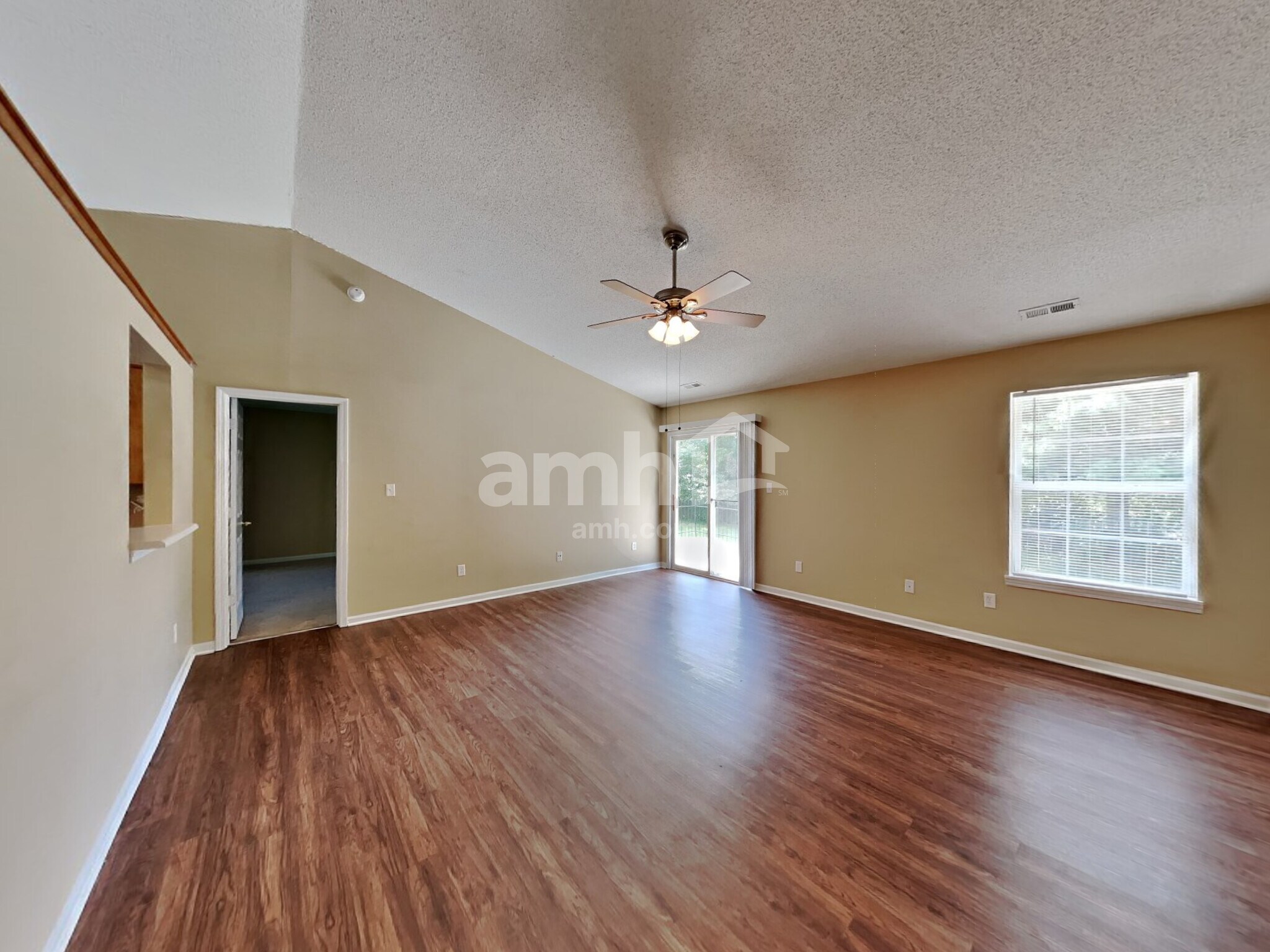 Building Photo - 950 Millbrook Dr