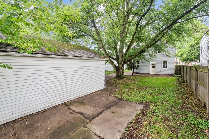 Building Photo - 757 Durango Dr