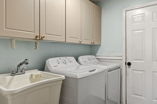 Building Photo - 329 Sailfish Cir