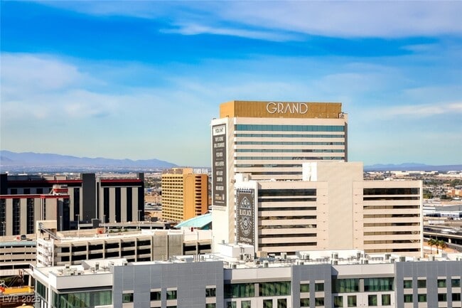 Building Photo - 150 S Las Vegas Blvd