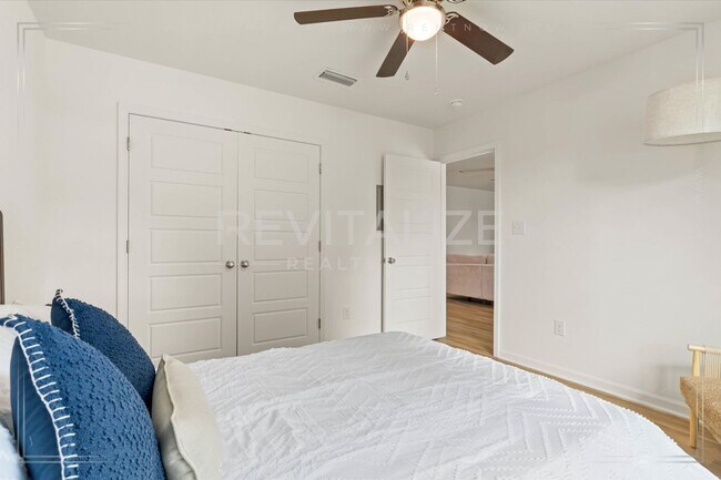 Building Photo - **OPEN HOUSE 08/17 1-3PM** 4 Bed/2 Bath Ho...