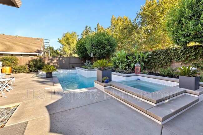 Building Photo - 4107 Ironwood Dr