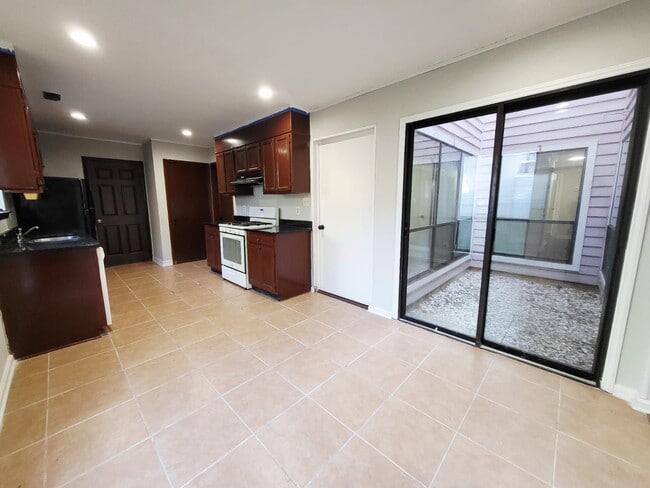 Building Photo - 4715 Cricklewood Ln