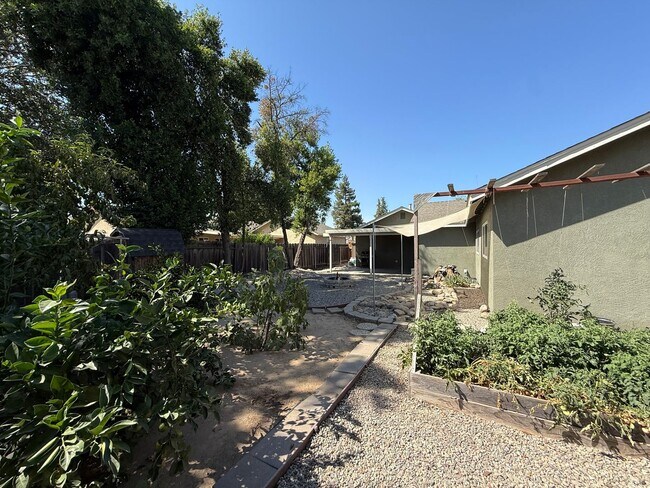 Building Photo - 1460 Berry Dr