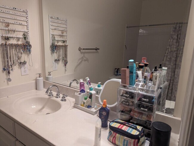 Building Photo - Luxury Condo-Gated Community - James Islan...
