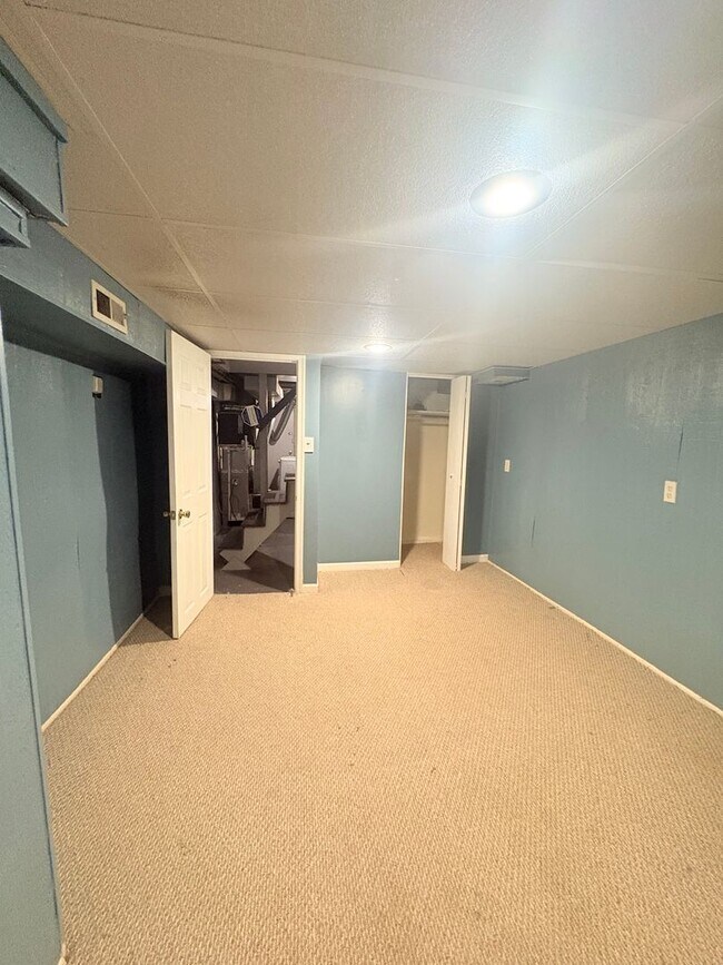 Building Photo - 3335 Elm Ave