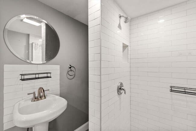 Building Photo - 133 Nichols St