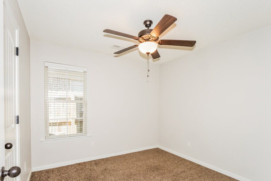 Building Photo - 9455 Darren Cir S